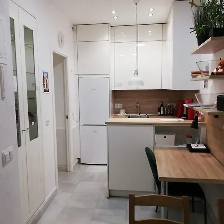Apartamento En Calle Padilla *